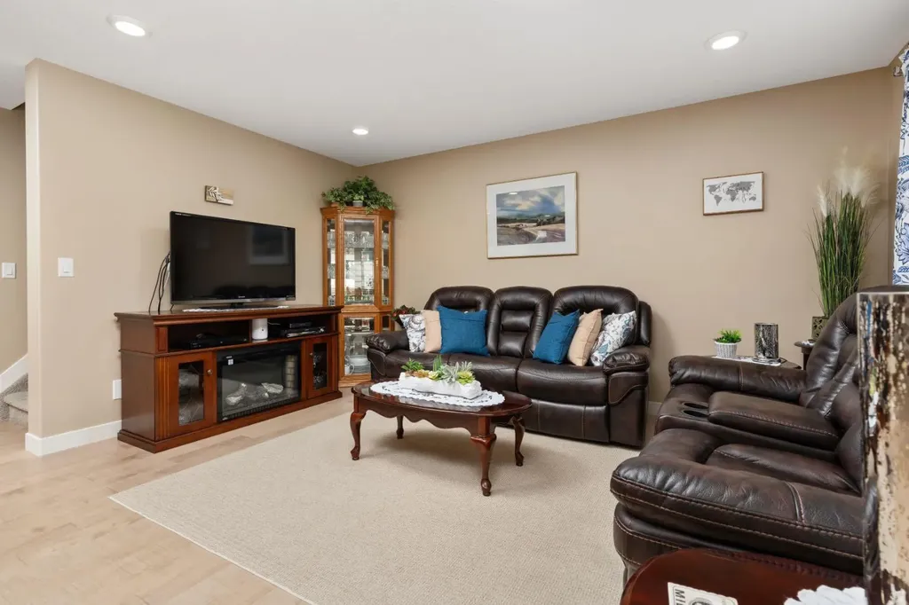 2607 63 Street Camrose AB T4V 5J6