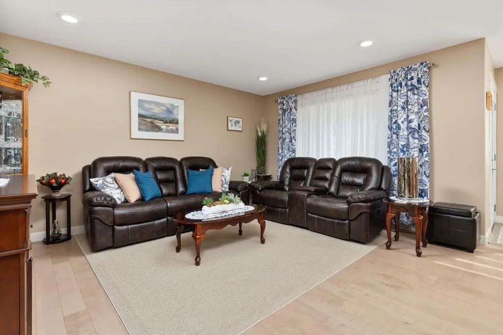 2607 63 Street Camrose AB T4V 5J6