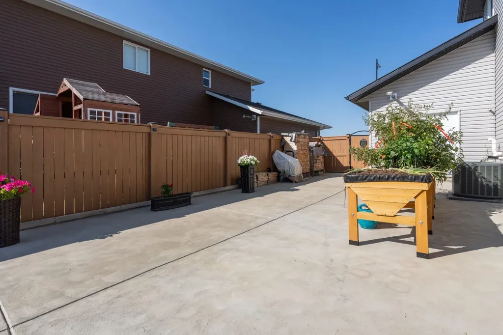 2607 63 Street Camrose AB T4V 5J6