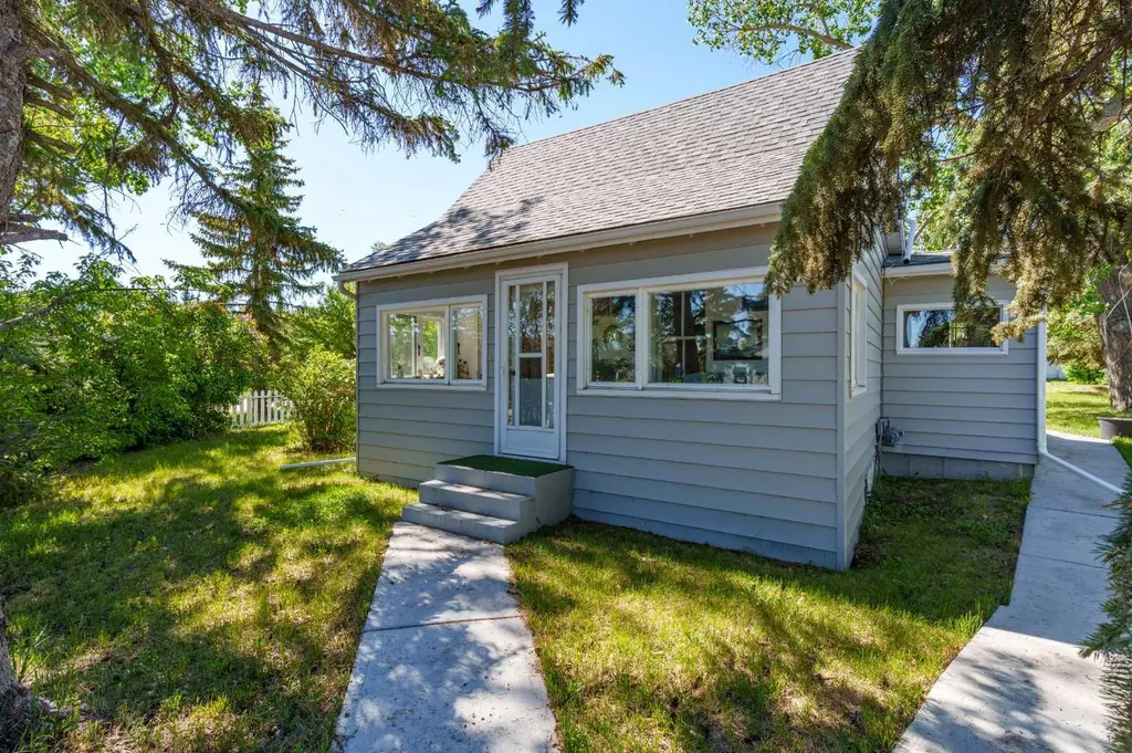 235 3 Street Irricana AB T0M 1B0