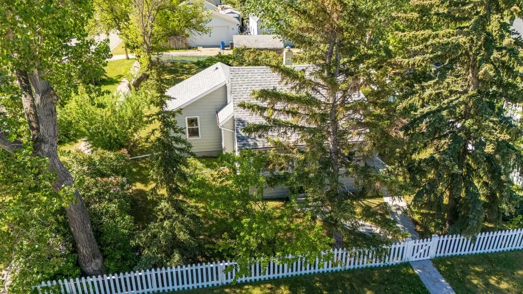 235 3 Street Irricana AB T0M 1B0