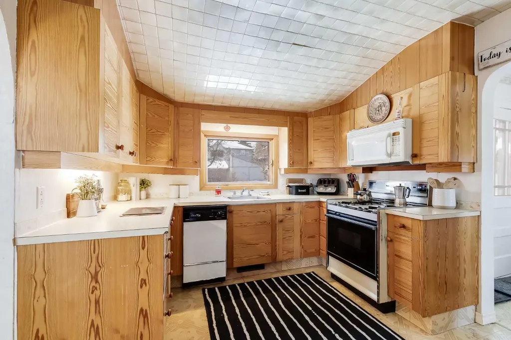 235 3 Street Irricana AB T0M 1B0