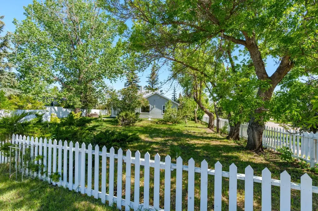 235 3 Street Irricana AB T0M 1B0