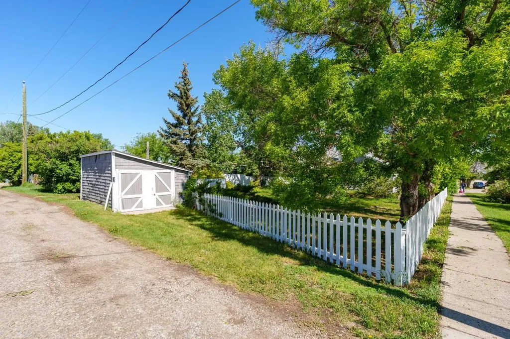 235 3 Street Irricana AB T0M 1B0