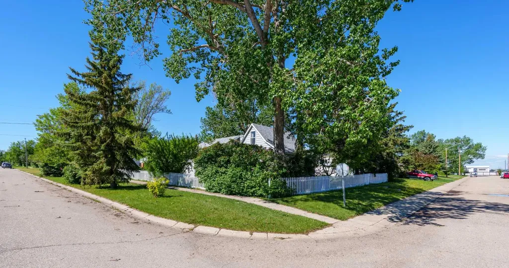 235 3 Street Irricana AB T0M 1B0