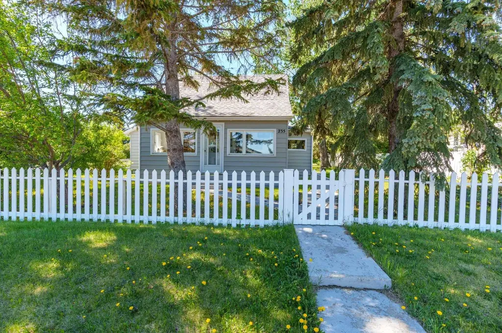 235 3 Street Irricana AB T0M 1B0