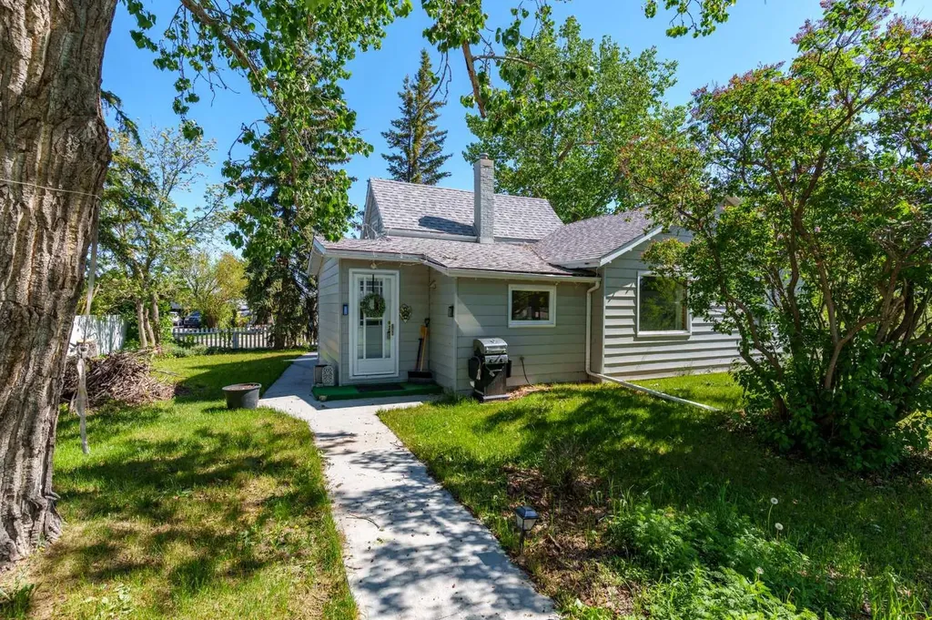 235 3 Street Irricana AB T0M 1B0