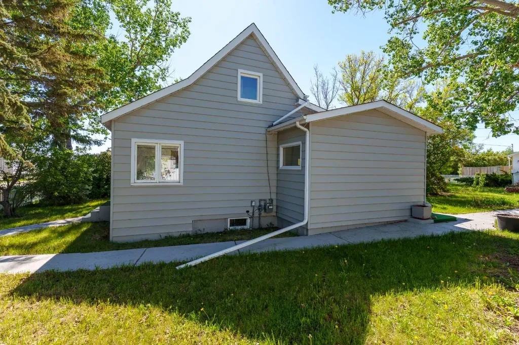 235 3 Street Irricana AB T0M 1B0