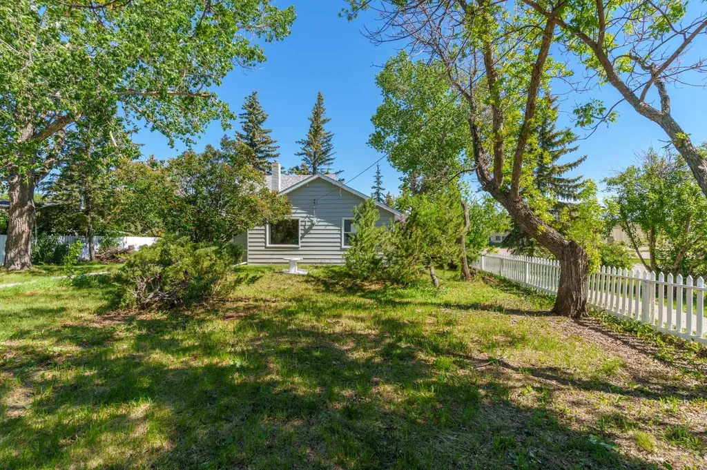 235 3 Street Irricana AB T0M 1B0