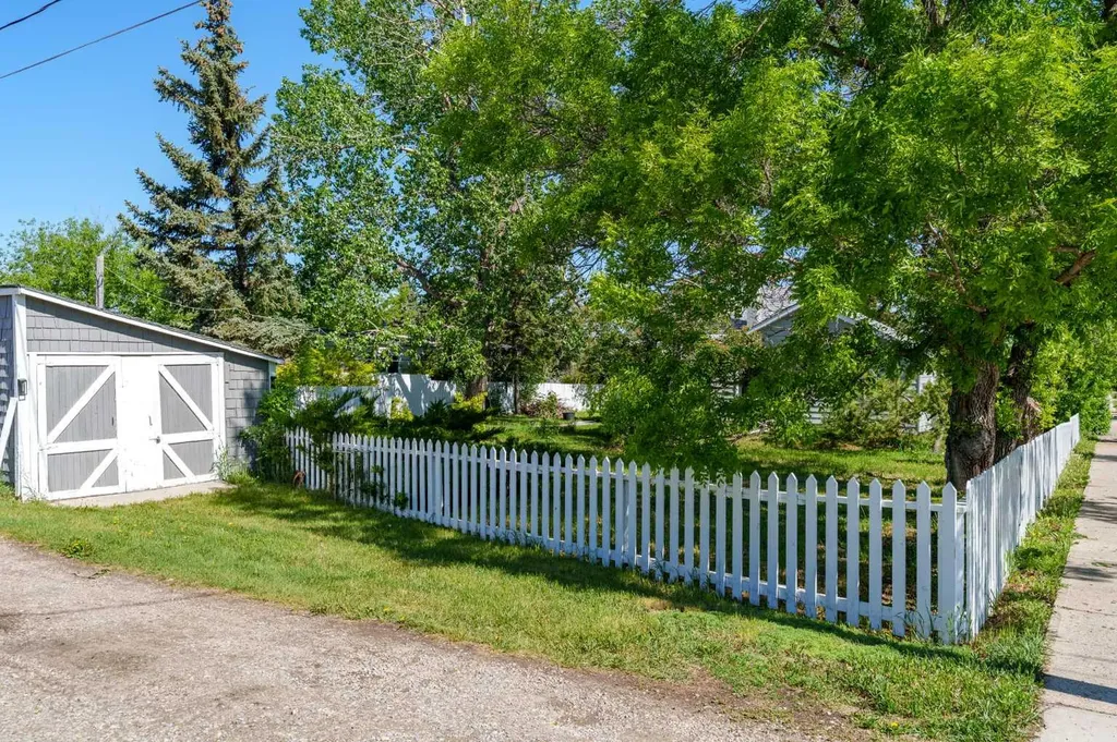 235 3 Street Irricana AB T0M 1B0