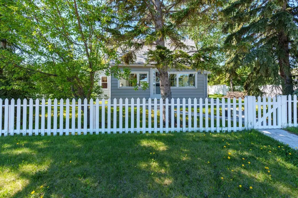 235 3 Street Irricana AB T0M 1B0