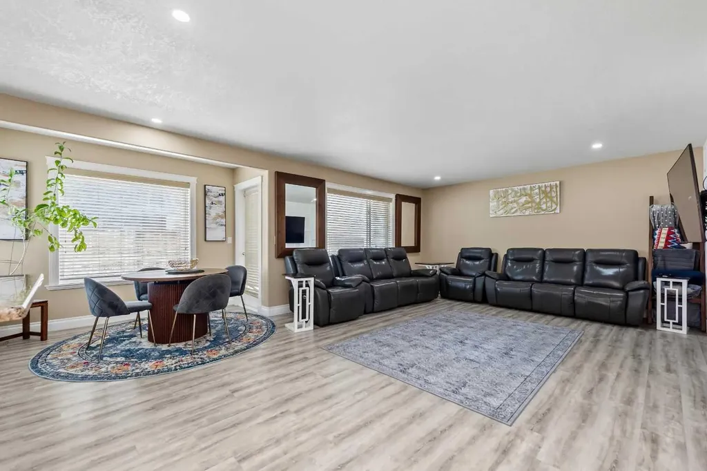 66 Royal Highland Road NW Calgary AB T3G 4Y4