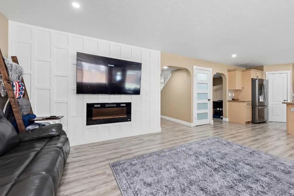 66 Royal Highland Road NW Calgary AB T3G 4Y4