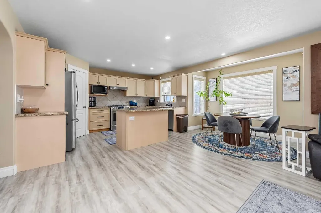 66 Royal Highland Road NW Calgary AB T3G 4Y4