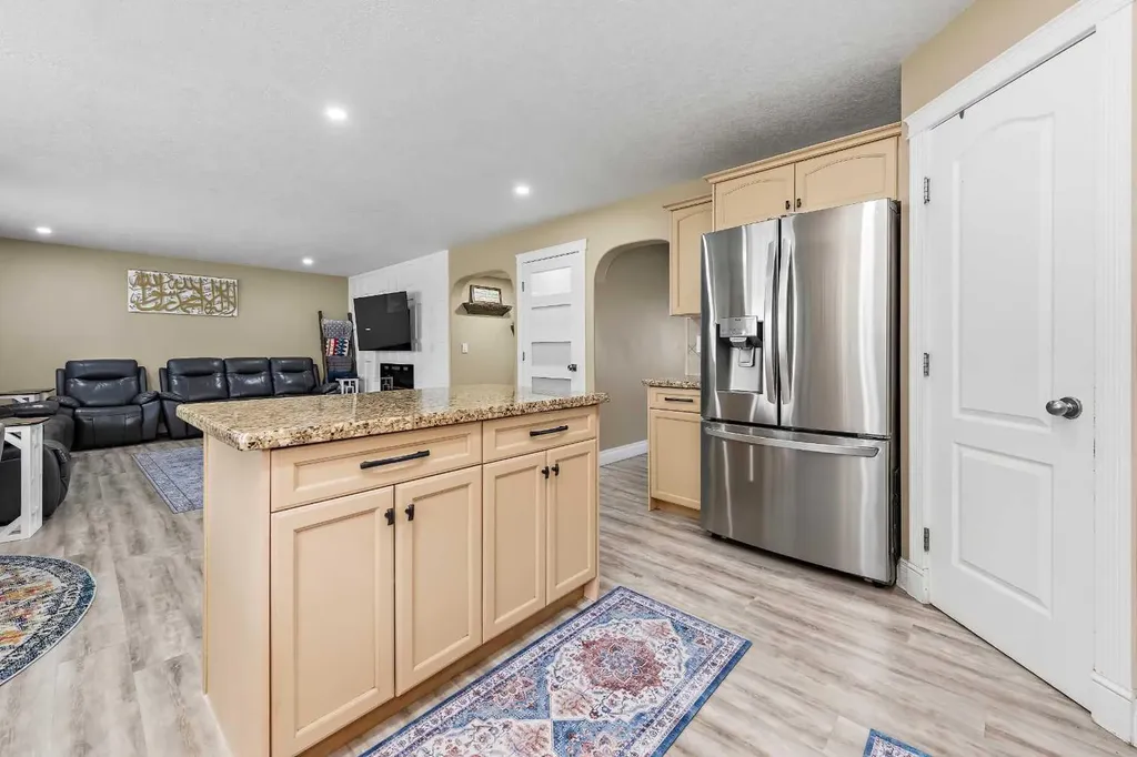 66 Royal Highland Road NW Calgary AB T3G 4Y4