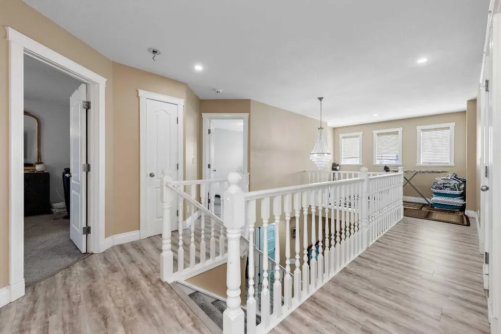 66 Royal Highland Road NW Calgary AB T3G 4Y4
