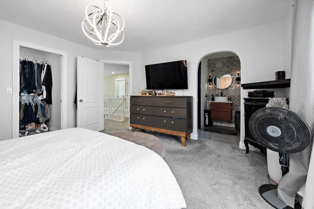 66 Royal Highland Road NW Calgary AB T3G 4Y4