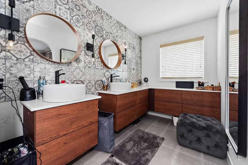 66 Royal Highland Road NW Calgary AB T3G 4Y4