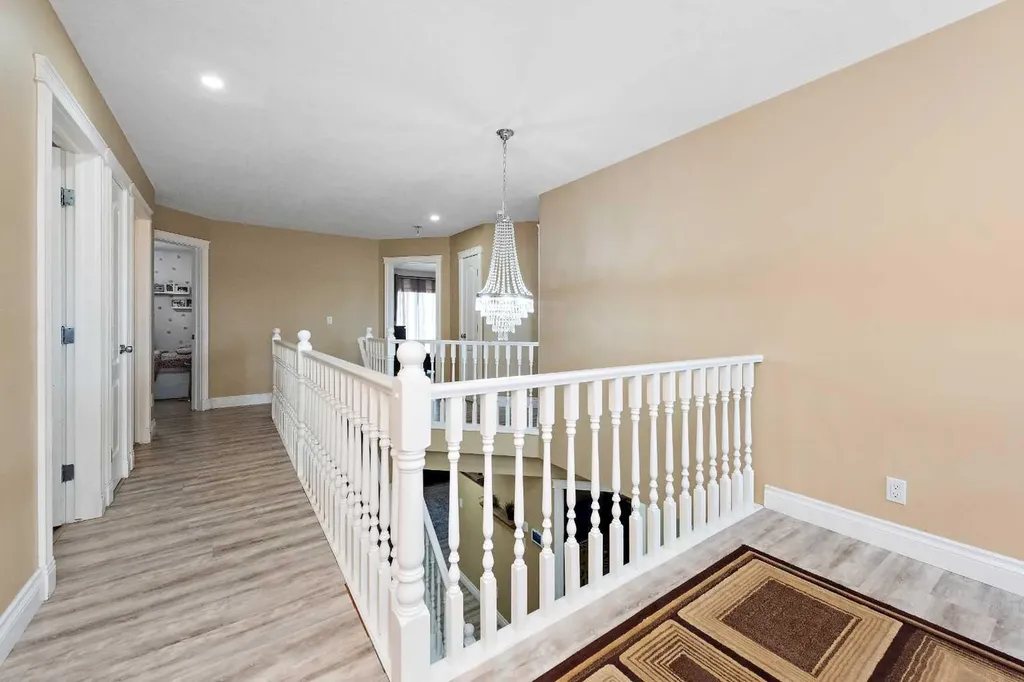 66 Royal Highland Road NW Calgary AB T3G 4Y4