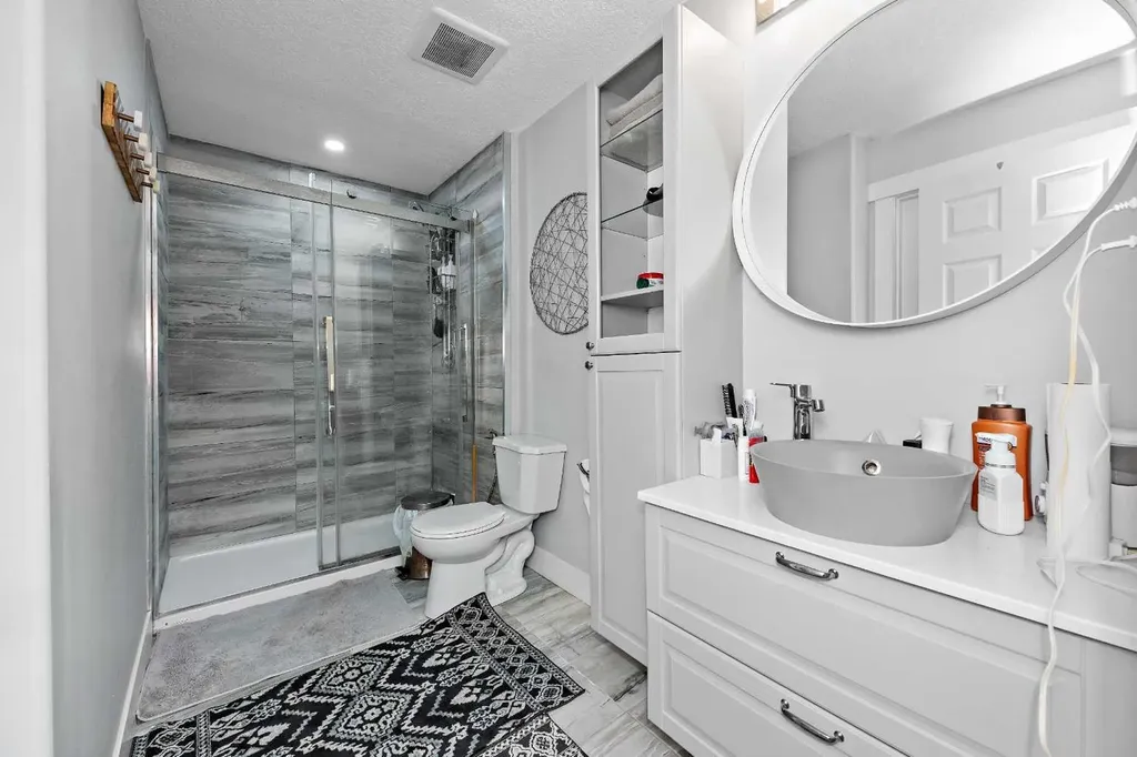 66 Royal Highland Road NW Calgary AB T3G 4Y4