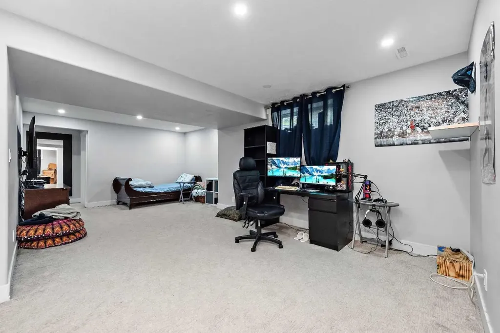 66 Royal Highland Road NW Calgary AB T3G 4Y4