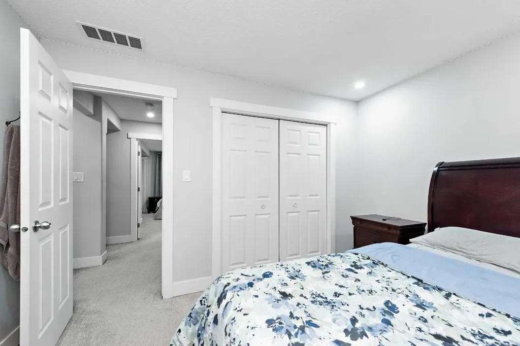 66 Royal Highland Road NW Calgary AB T3G 4Y4