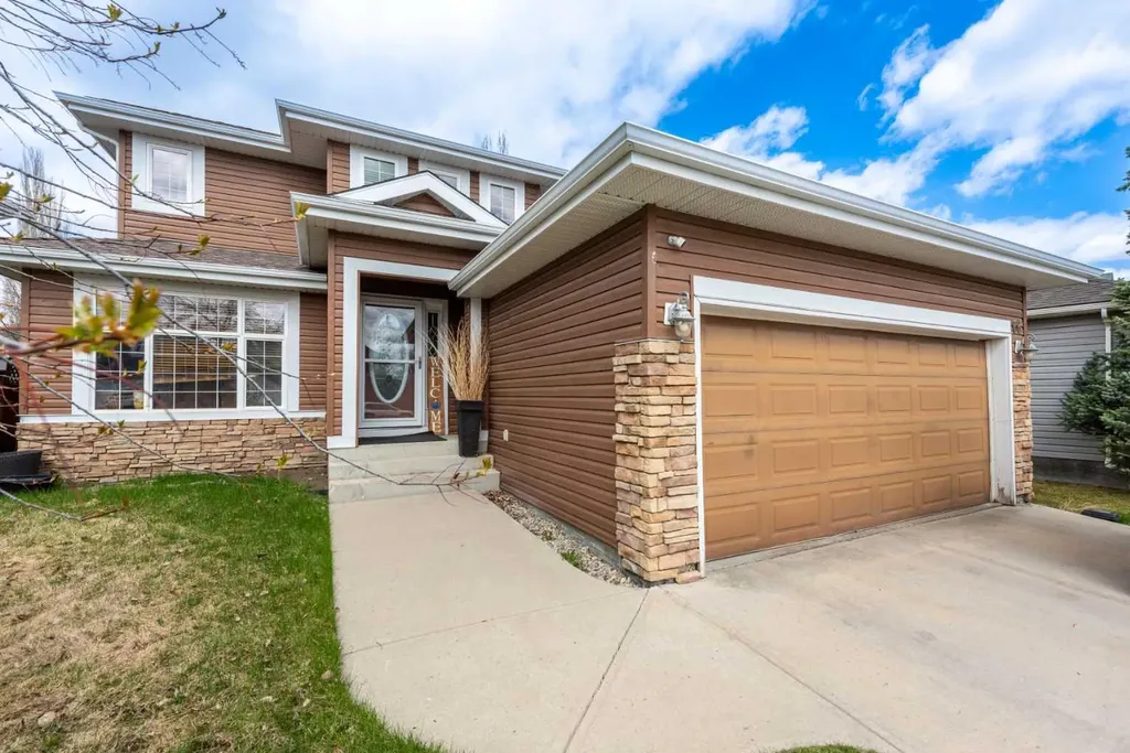 66 Royal Highland Road NW Calgary AB T3G 4Y4