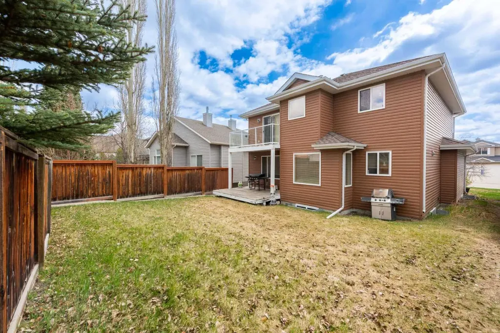 66 Royal Highland Road NW Calgary AB T3G 4Y4