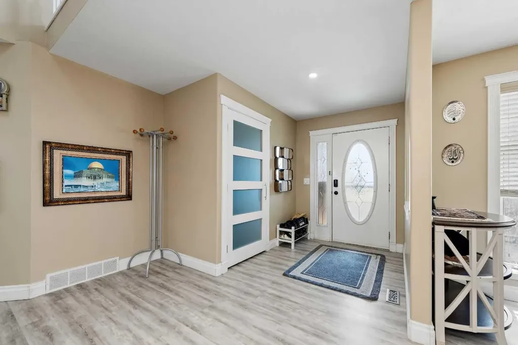 66 Royal Highland Road NW Calgary AB T3G 4Y4
