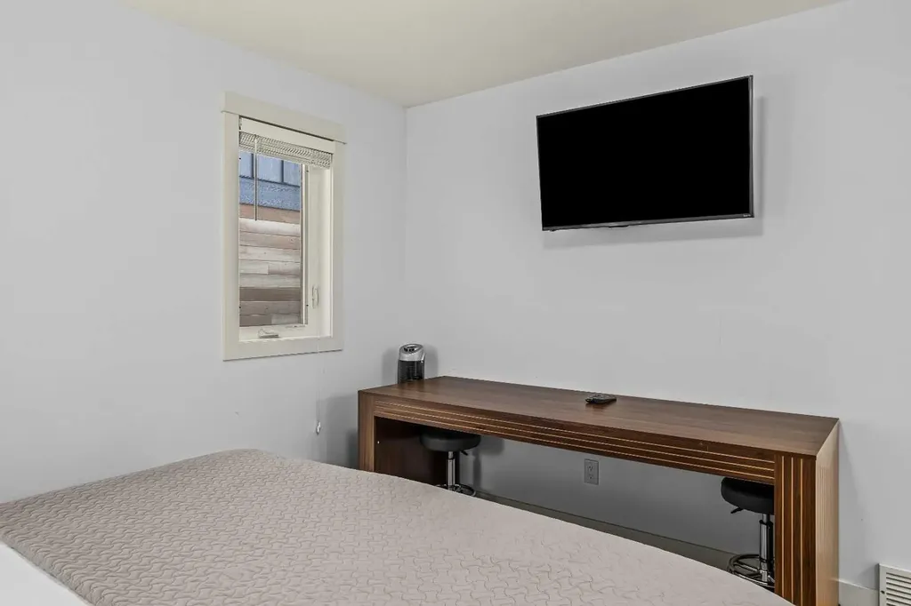 1406 2nd Avenue Canmore AB T1W 1M9