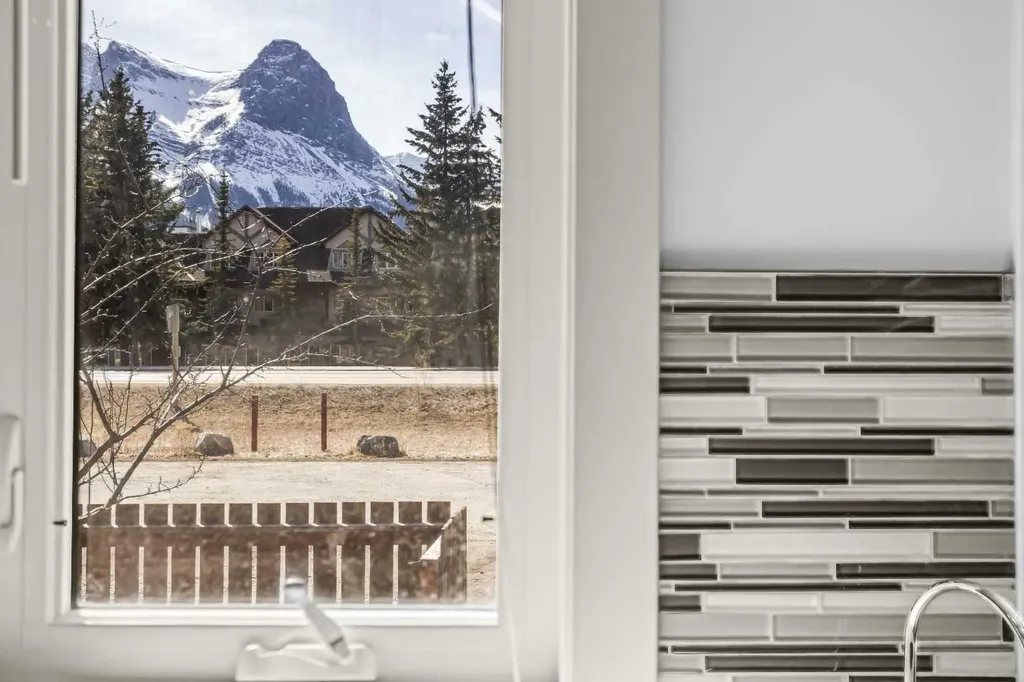 1406 2nd Avenue Canmore AB T1W 1M9