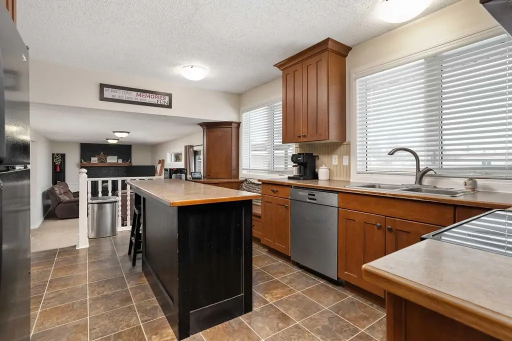 5410 47 Avenue W Forestburg AB T0B 1N0