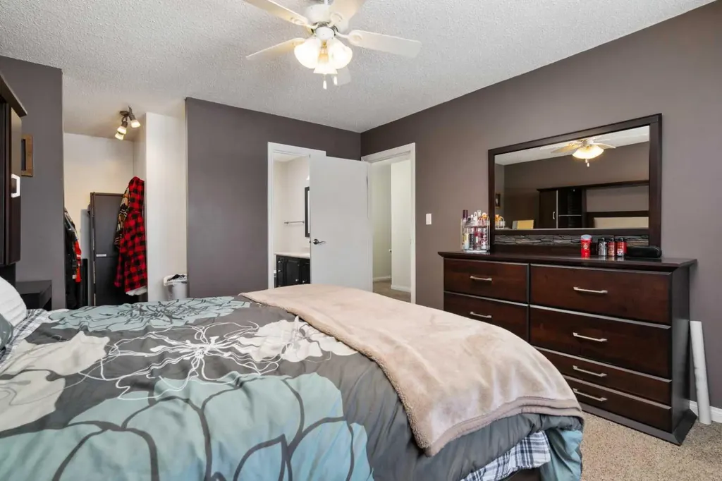 5410 47 Avenue W Forestburg AB T0B 1N0