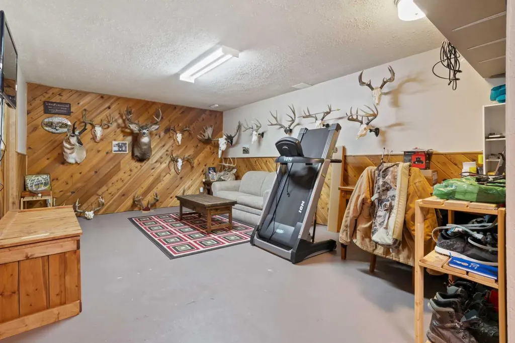 5410 47 Avenue W Forestburg AB T0B 1N0