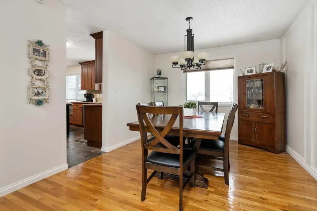 5410 47 Avenue W Forestburg AB T0B 1N0