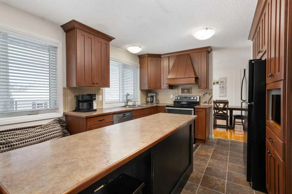 5410 47 Avenue W Forestburg AB T0B 1N0