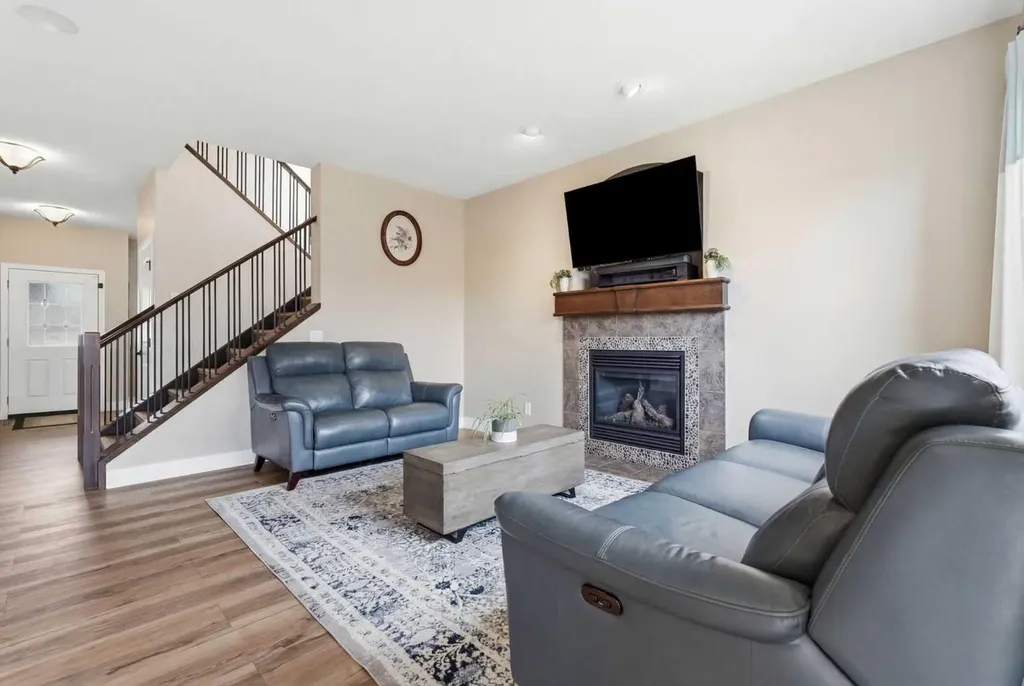 160 Crystal Green Drive SE Okotoks AB T1S 0C8