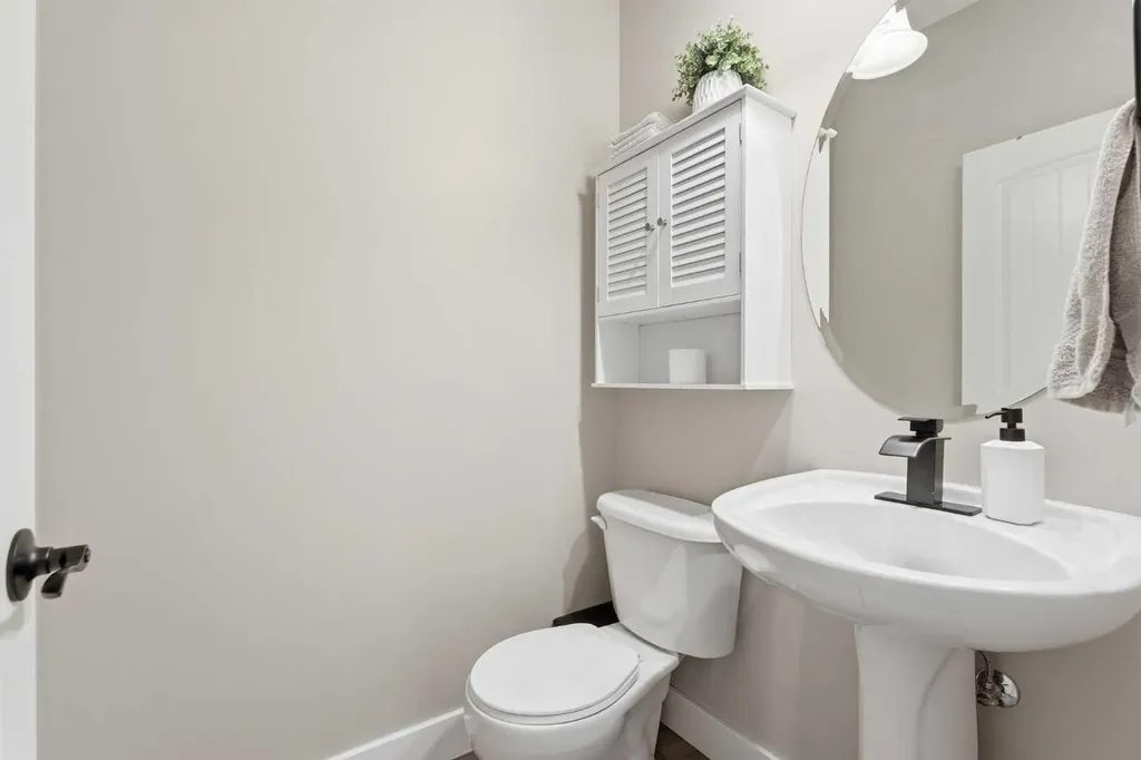 160 Crystal Green Drive SE Okotoks AB T1S 0C8