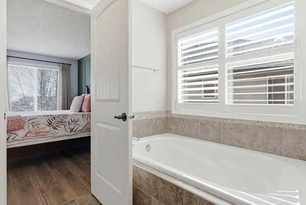 160 Crystal Green Drive SE Okotoks AB T1S 0C8