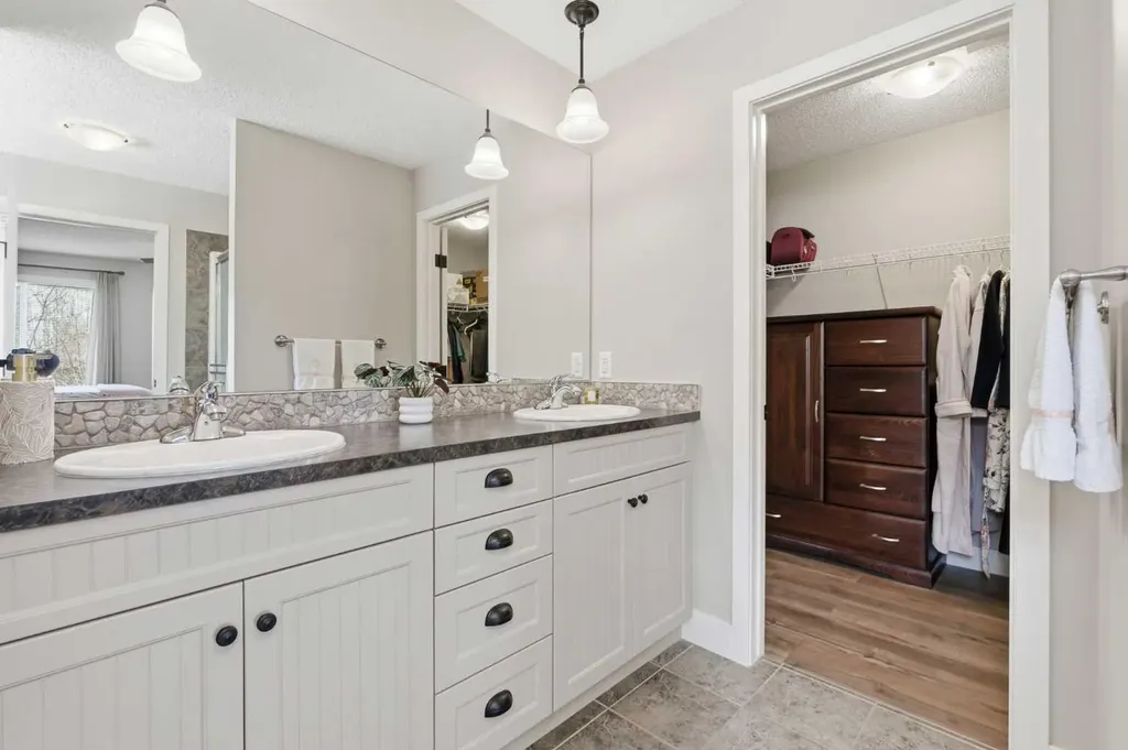 160 Crystal Green Drive SE Okotoks AB T1S 0C8