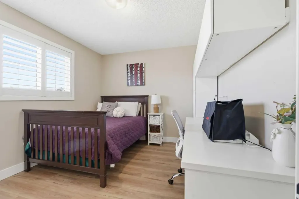 160 Crystal Green Drive SE Okotoks AB T1S 0C8