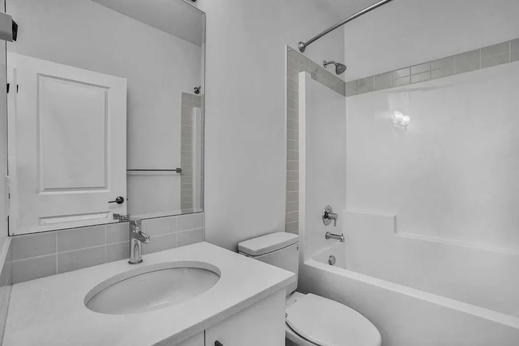 26 Amblehurst Path NW Calgary AB T3P1W8