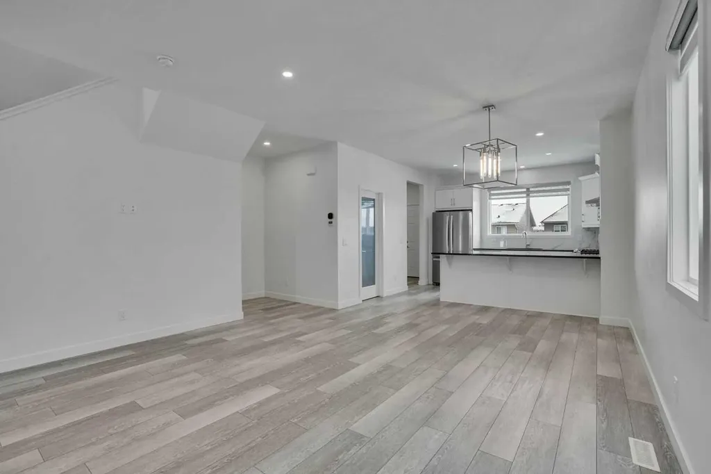 26 Amblehurst Path NW Calgary AB T3P1W8