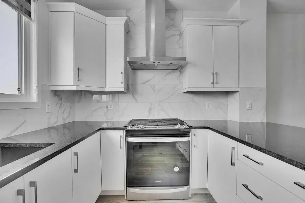 26 Amblehurst Path NW Calgary AB T3P1W8
