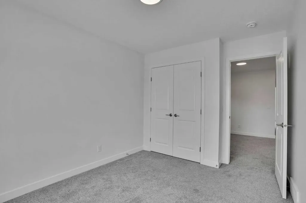 26 Amblehurst Path NW Calgary AB T3P1W8