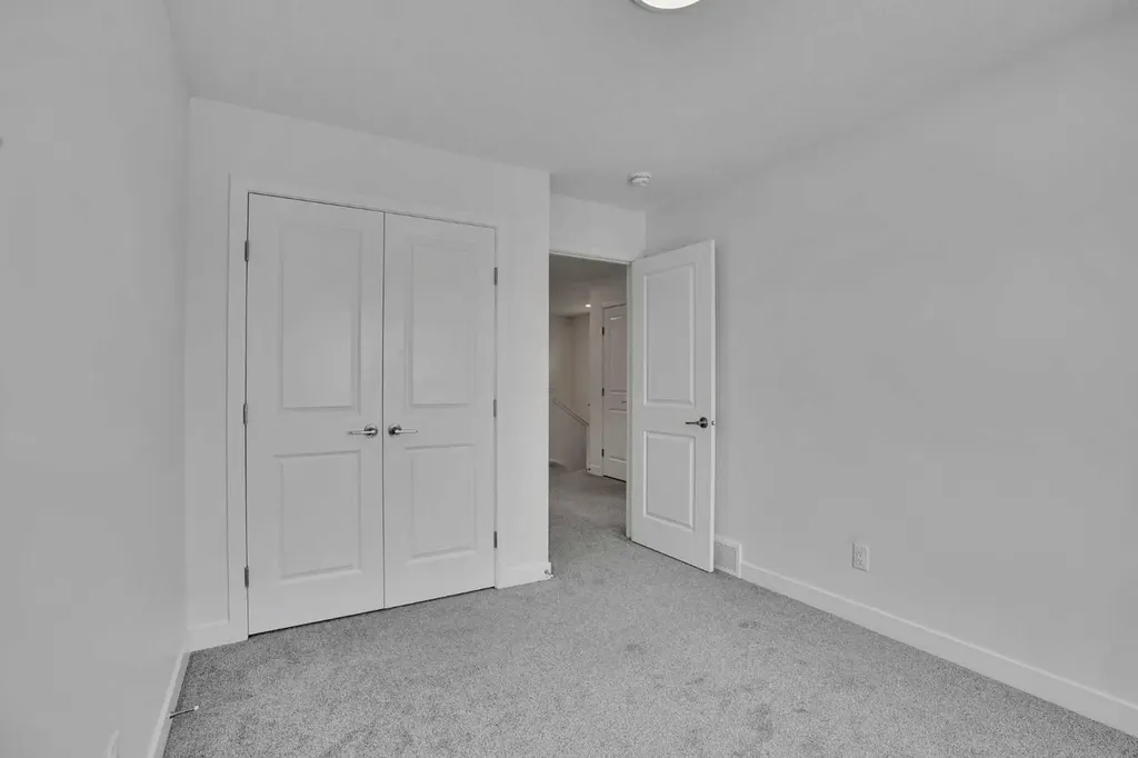 26 Amblehurst Path NW Calgary AB T3P1W8