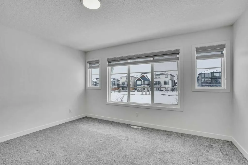 26 Amblehurst Path NW Calgary AB T3P1W8