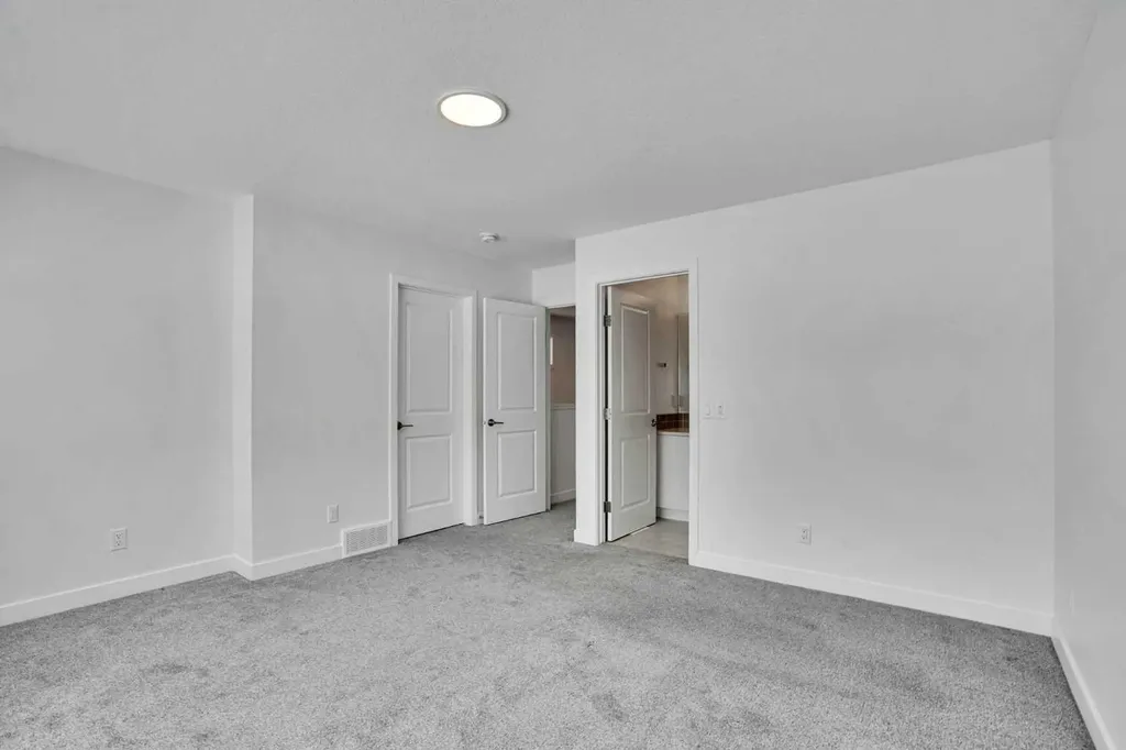 26 Amblehurst Path NW Calgary AB T3P1W8