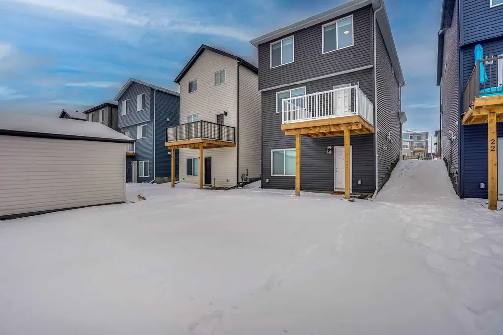 26 Amblehurst Path NW Calgary AB T3P1W8