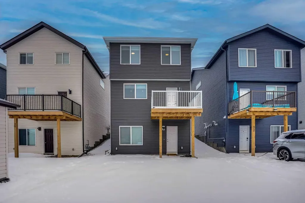26 Amblehurst Path NW Calgary AB T3P1W8